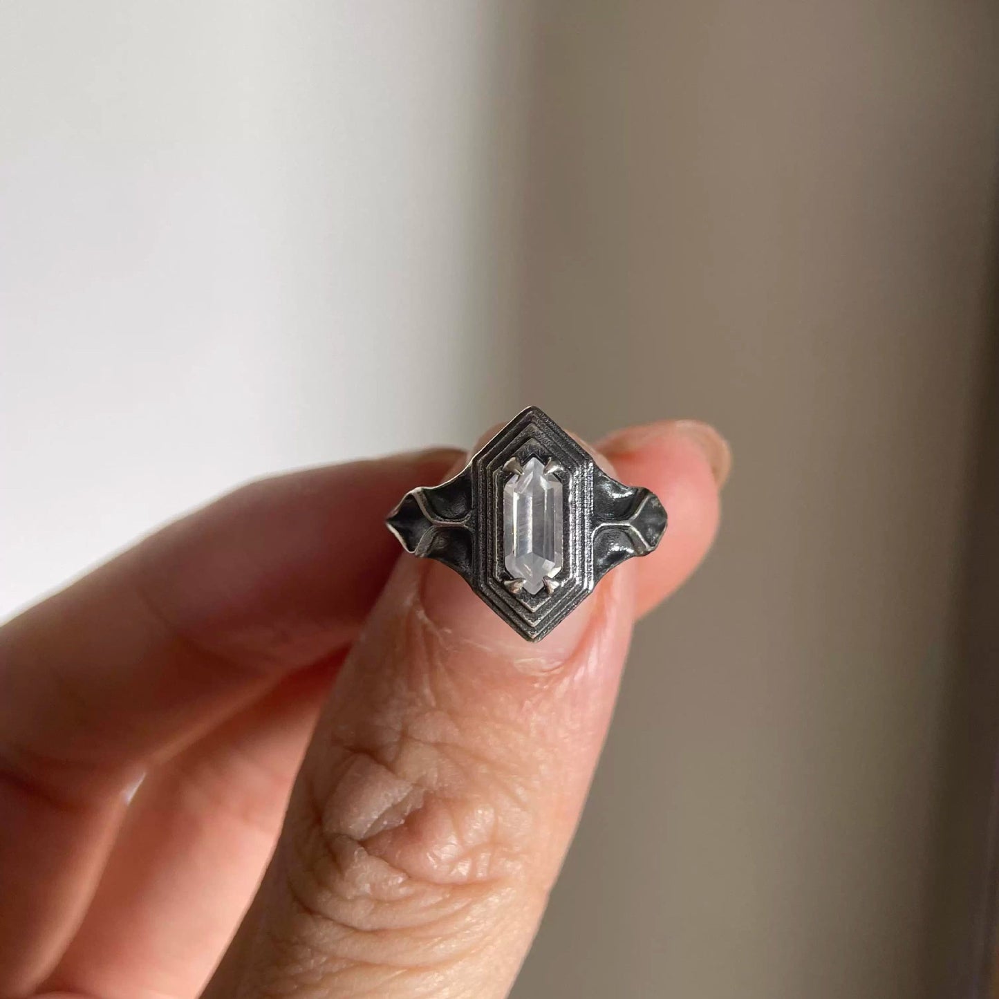 Fashionable Dark-style Artificial Rhombus Crystal Ring