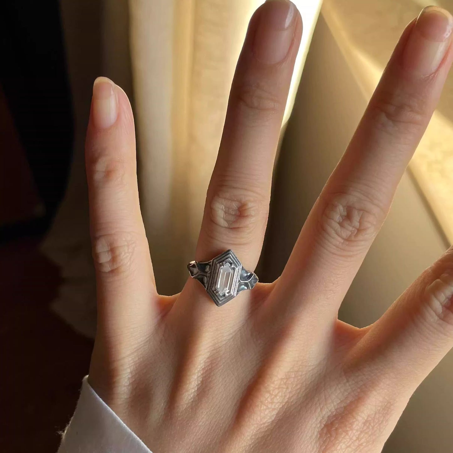 Fashionable Dark-style Artificial Rhombus Crystal Ring