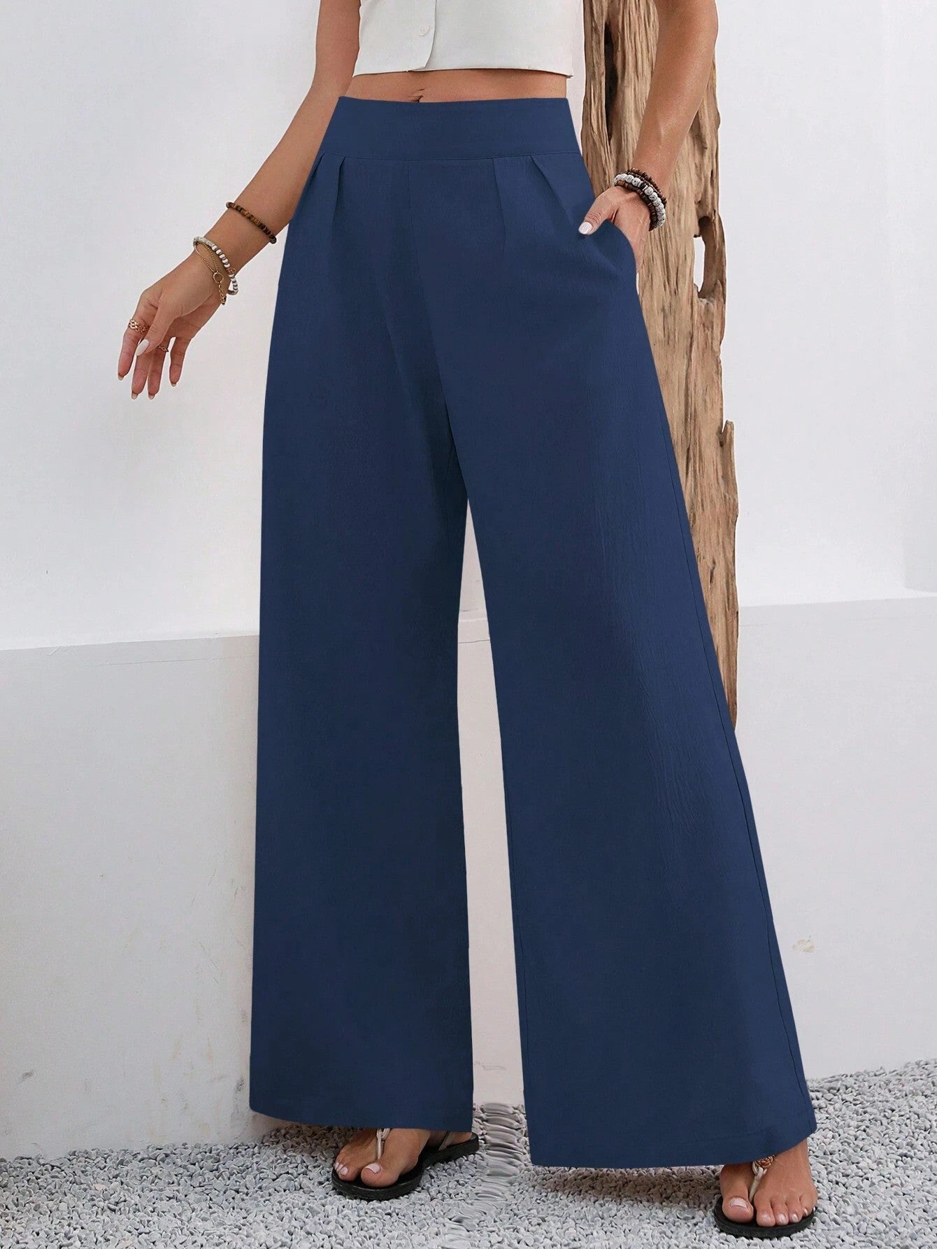 Pocketed Wide-leg Trousers