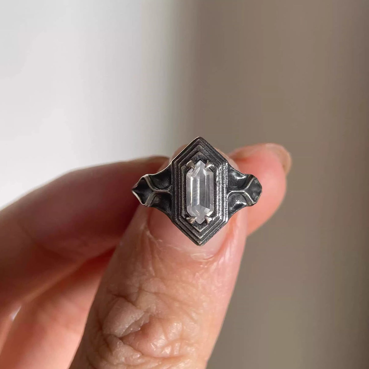 Fashionable Dark-style Artificial Rhombus Crystal Ring
